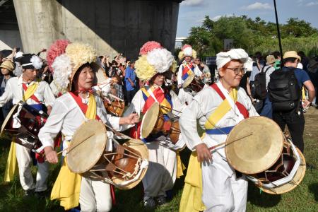 朝鮮人虐殺犠牲者の追悼式で演じられた朝鮮半島の伝統芸能「風物」＝５日午後、東京都墨田区