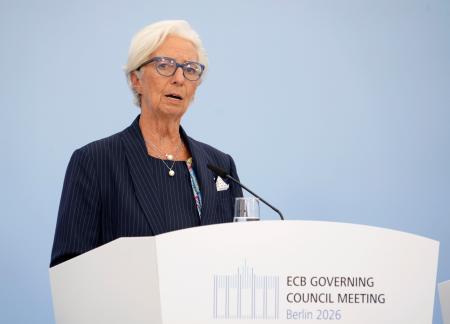 記者会見する欧州中銀のラガルド総裁＝１０日、ベルリン（共同）