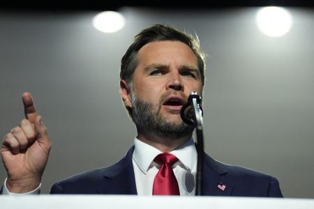 １０日、米テキサス州での共和党大会で演説するバンス副大統領（ロイター＝共同）