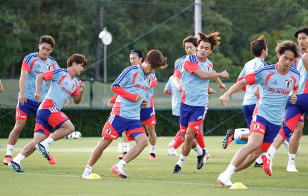ウルグアイ戦に向け調整する日本代表＝千葉市内