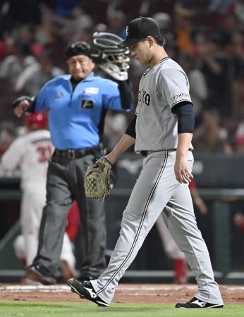 ２回、広島に先制を許した巨人・井上＝マツダ