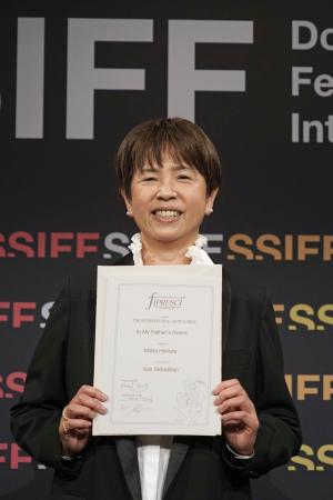 初監督作「無用の人」で国際批評家連盟賞を受賞した作家の原田マハさん＝２６日、スペイン・サンセバスチャン（（Ｃ）２０２６　映画「無用の人」製作委員会）