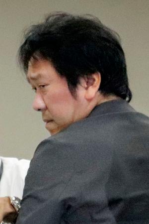 警視庁新宿署に入る三村大介容疑者＝２９日午前１１時３０分