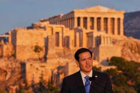 ７日、ギリシャの首都アテネで演説するルビオ米国務長官（ＡＰ＝共同）