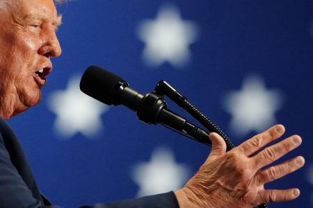 米ニューヨーク州での集会で演説するトランプ大統領＝９日、シラキュース（ＡＰ＝共同）