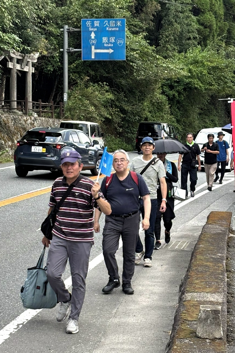 出発直後で元気いっぱいの表情