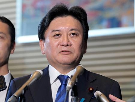 簗農相の後任に決まり、記者団の取材に応じる自民党の武部新氏＝１５日午前、首相官邸