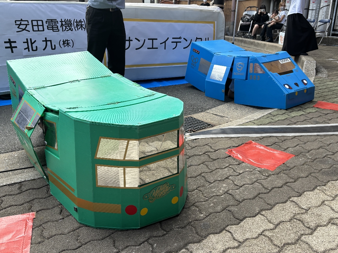 変身して列車になった２人