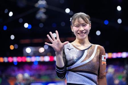 女子個人総合で５位だった杉原愛子＝ロッテルダム（共同）