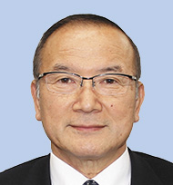 安達 明成