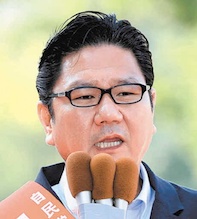 穴見　陽一